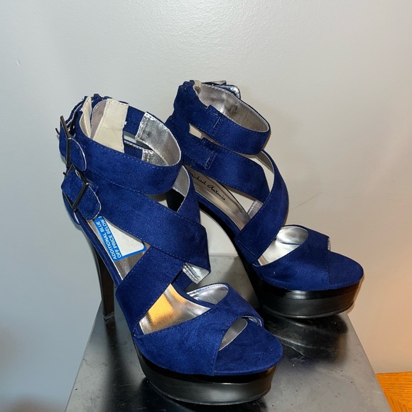 NWT/NIB Michael Antonio Blue microfiber “Emelie” size 7 strappy platform heels - Picture 4 of 15